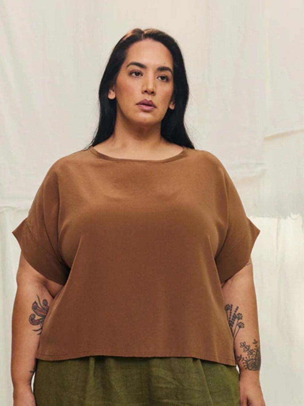 Elizabeth Suzann Georgia Tee in Silk Crepe in Moss